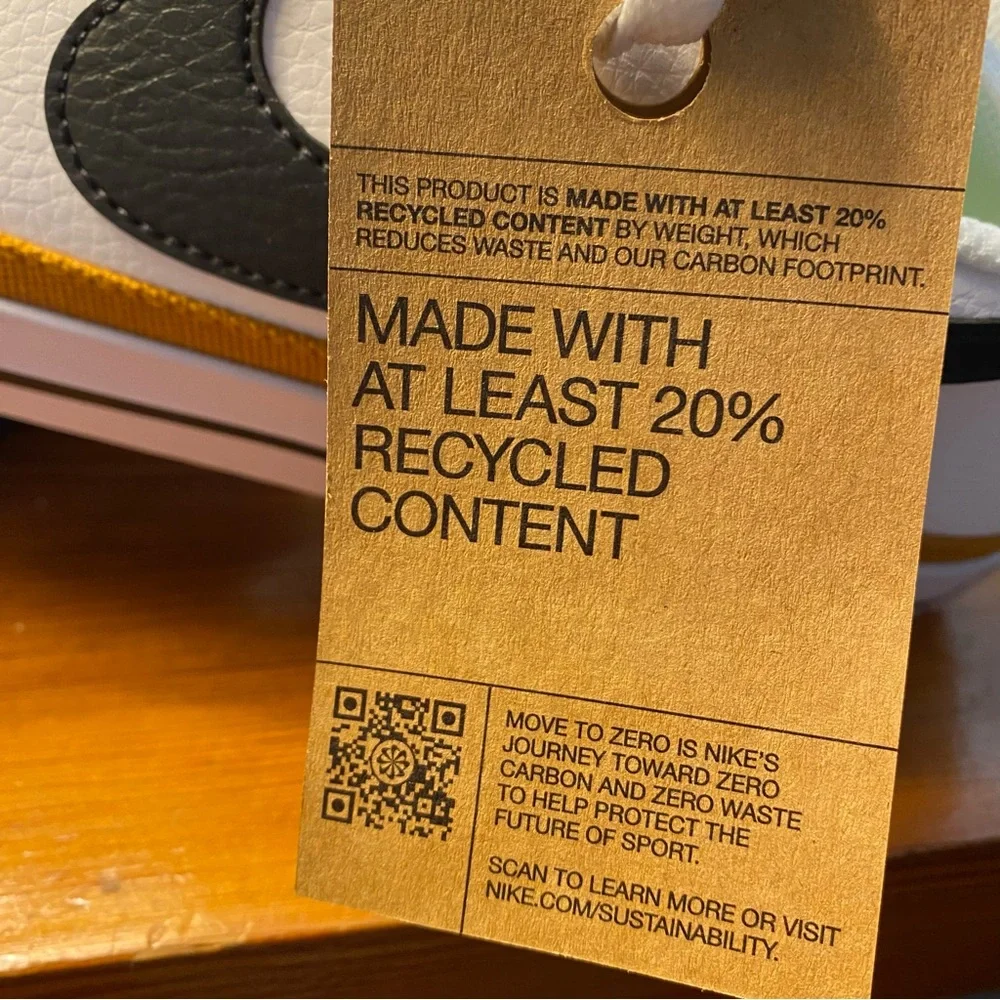 NEW fabulous Nike white and black with a copper stripe Big Swoosh Classic Size 8 - Picture 5 of 11